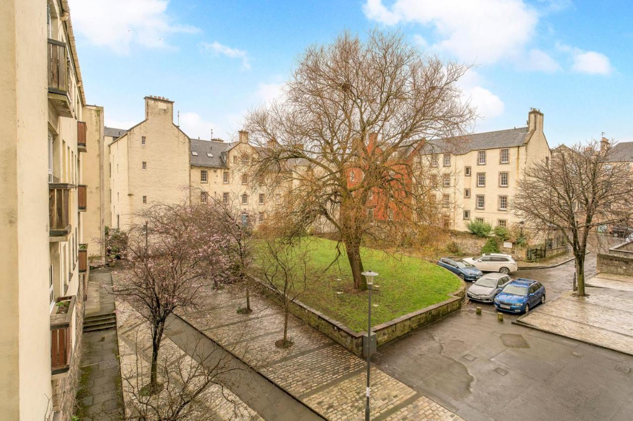 Charming Old Town 2 Bed Apt, 2Mins From Royal Mile Edimburgo Exterior foto