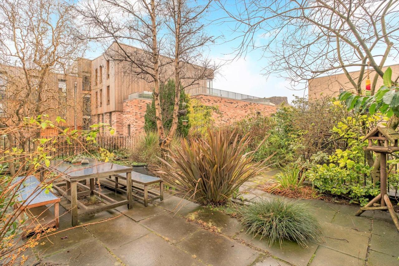 Charming Old Town 2 Bed Apt, 2Mins From Royal Mile Edimburgo Exterior foto